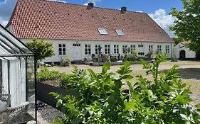 Landligt Ophold Pa Midtgard